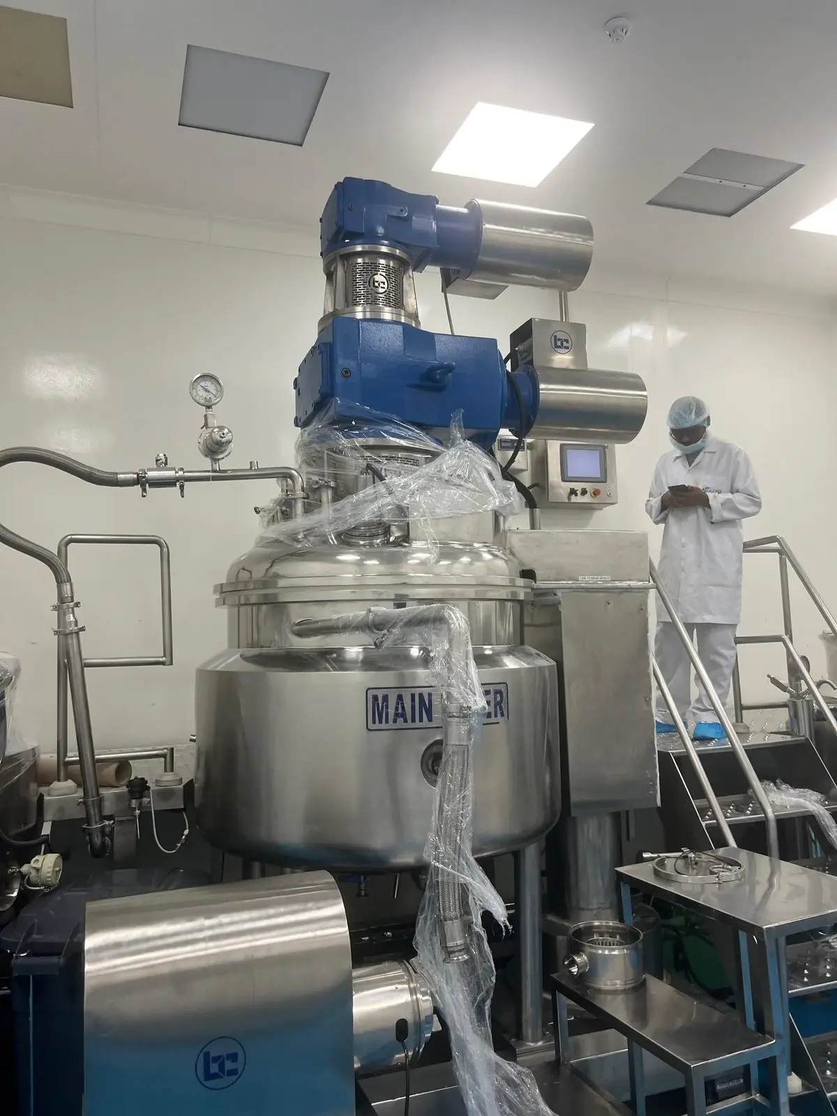 Process vessel installed in a cleanroom